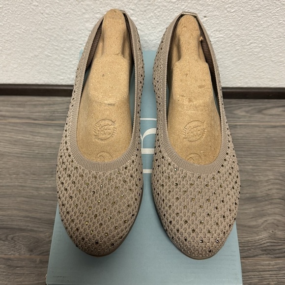 Bzees Kallie Ballet Flat - Picture 6 of 9